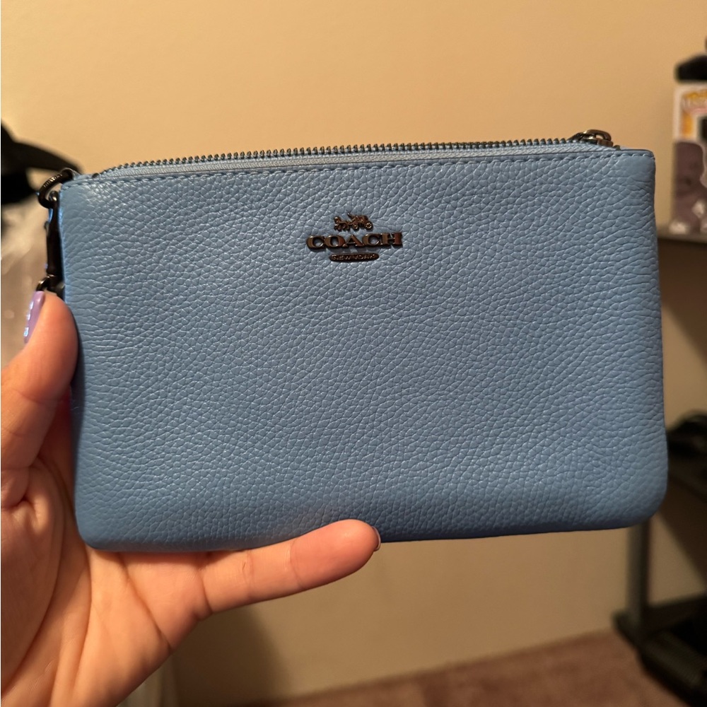 Coach Essential small wristlet